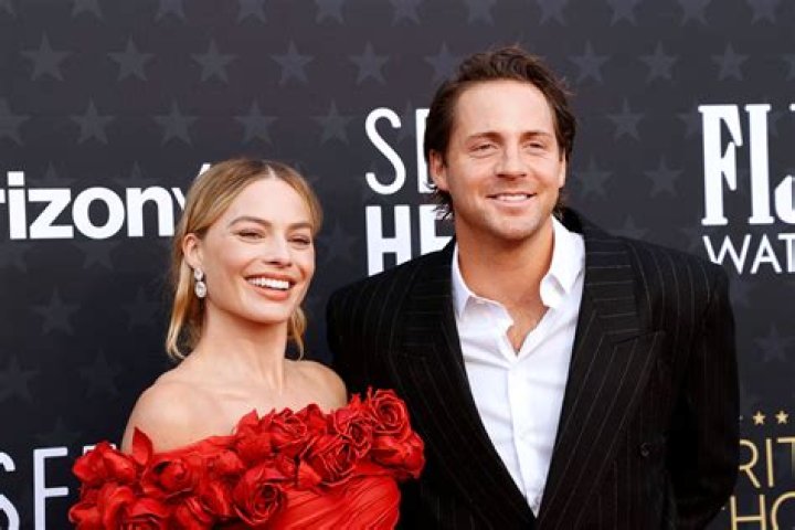 15 Celebrities Who Married Non-Famous People