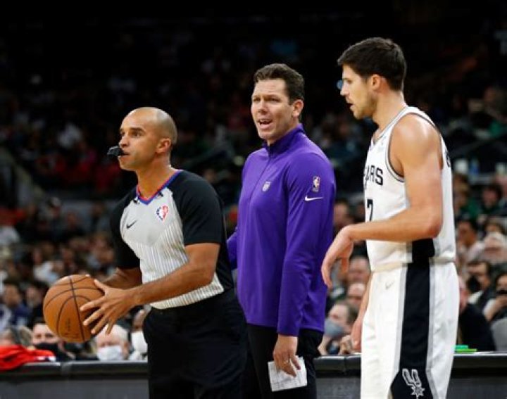 A female reporter Kelli Tennant sues The Sacramento Kings coach head Luke Walton of sexual battery!