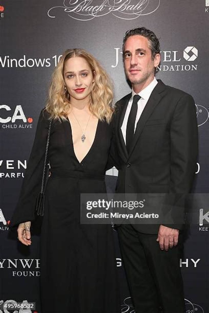 Actor Michael Mosberg's Married Life With Jemima Kirke! Know His Lawyer, Birthday, Wife, Children, Instagram, Net Worth, & More.