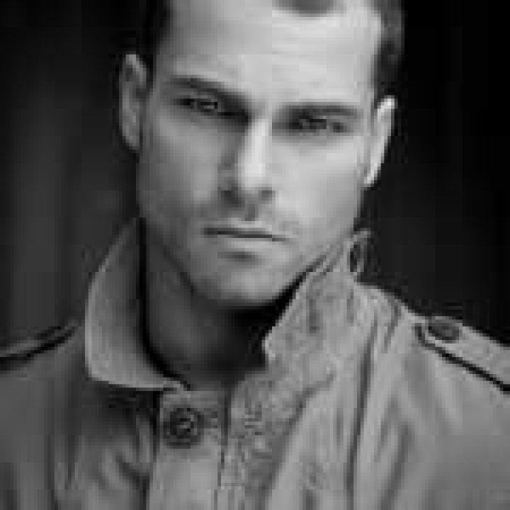 Actor Shawn Roberts’ Wiki: Net Worth, Wife, Height, Is He Gay?