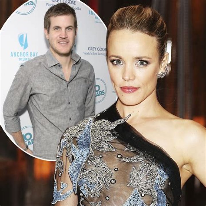 Actress Rachel McAdams and Jamie Linden welcome a baby boy! Know about her secretive pregnancy and her relationships!