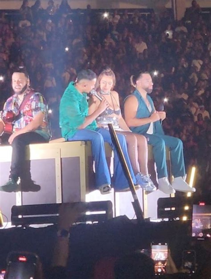 Adam Levine defends his perfectly nice, normal response to fan who jumped on stage