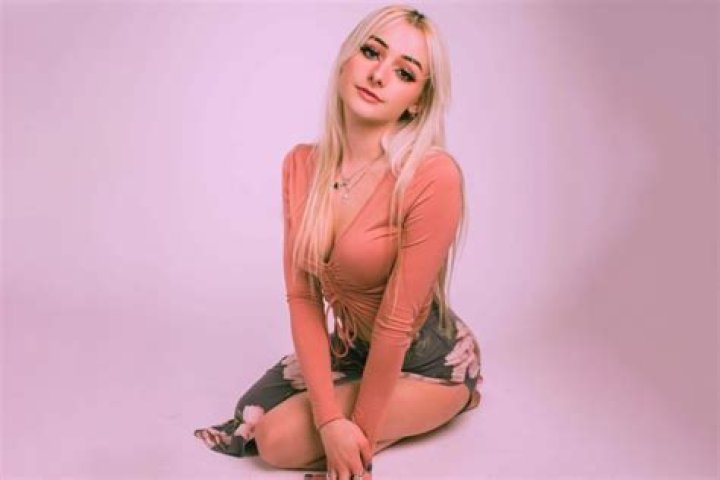 
AdrianahLee, 22, Female Twitch Streamer, Makes an allegation against CrazySlick 