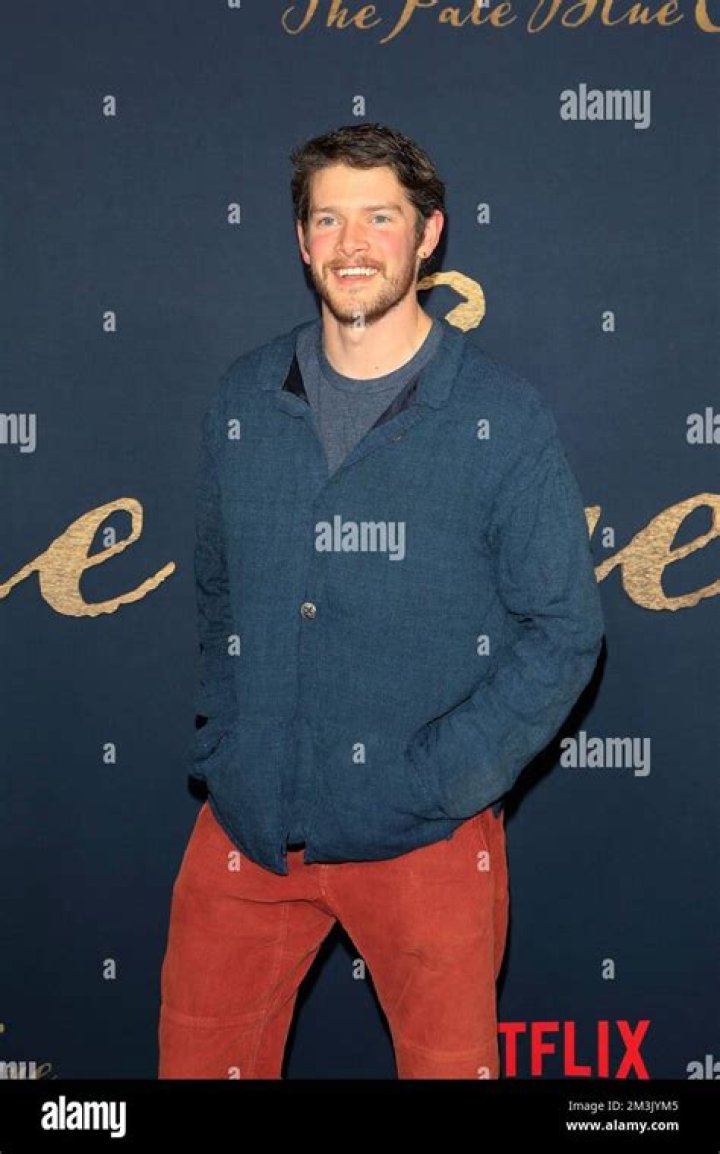 Alex Macnicoll Bio (Wiki) 