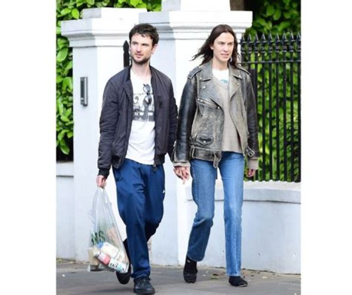 Alexa Chung and Tom Sturridge Spark Engagement Rumors as She Wears a Ring on That Finger!