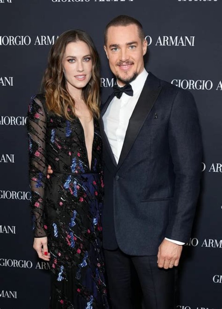 
Alexander Dreymon and Allison Williams Got Secretly Engaged 