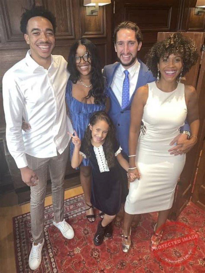 Alicia Wright - Age, Family, Bio