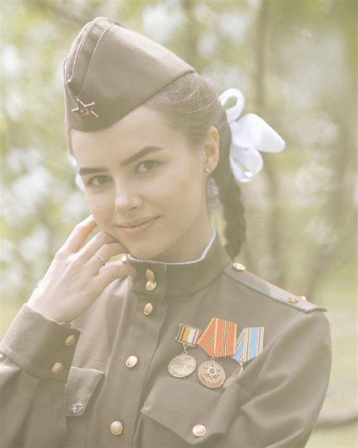 Alina Kukushkina - Age, Family, Bio