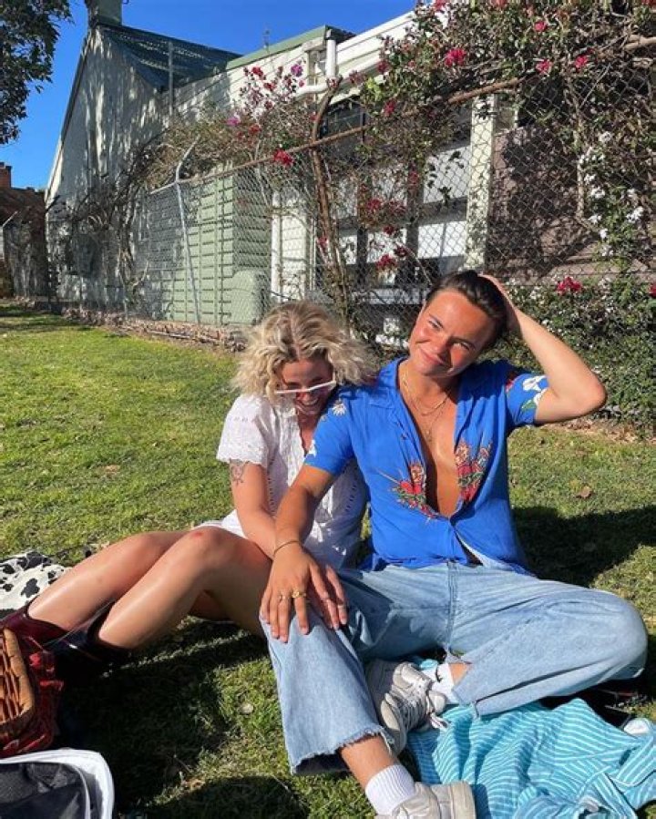 All About Zoe Terakes -Controversy, Net Worth, Girlfriend and Family