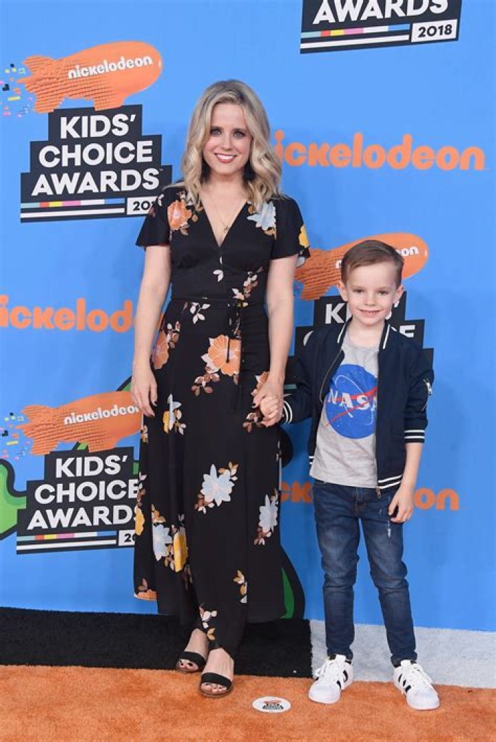 Allison Munn Net Worth - Wiki, Age, Weight and Height, Relationships, Family, and More