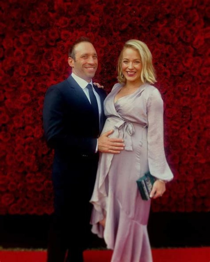 Amanda Clayton - Age, Family, Bio