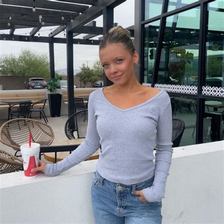 Amanda Gallant - Age, Family, Bio