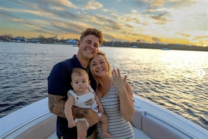 Amanda Marie Miller - Age, Family, Bio