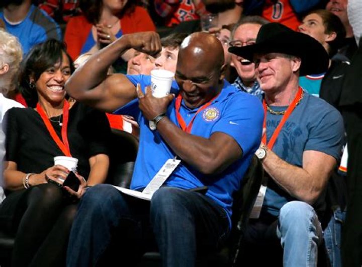 American Boxing Legend, Evander Holyfield's Ex-Wife, Candi Calvana Smity, Is Currently Single; Raising Two Children As A Single Mother