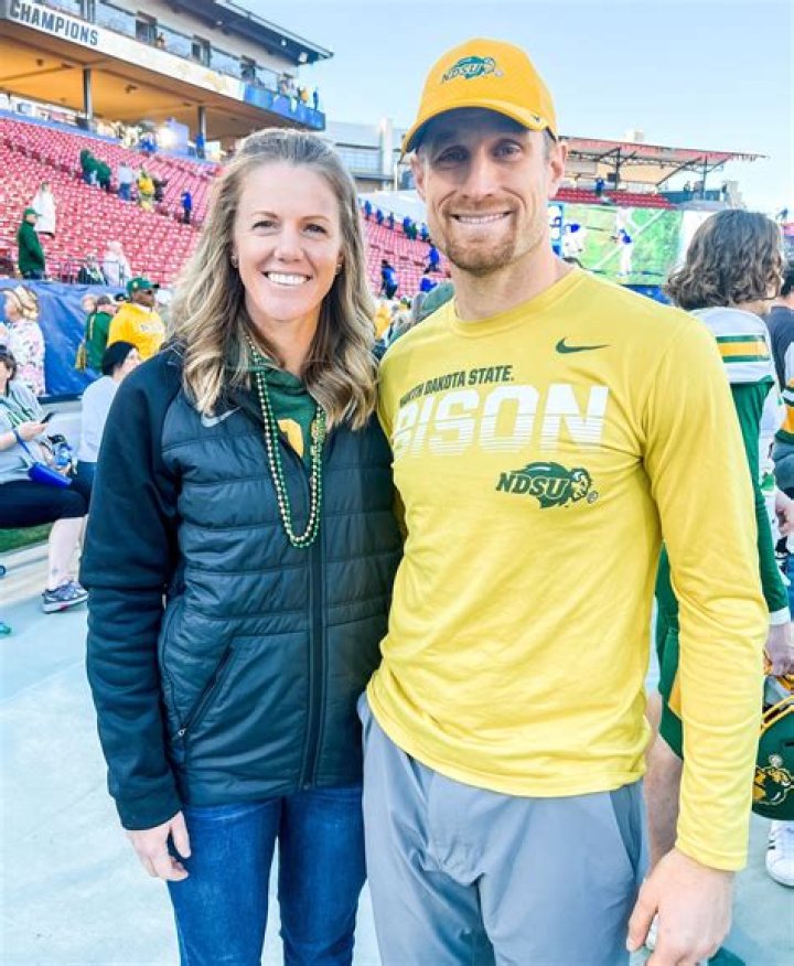 Amy Olson - Trivia, Family, Bio