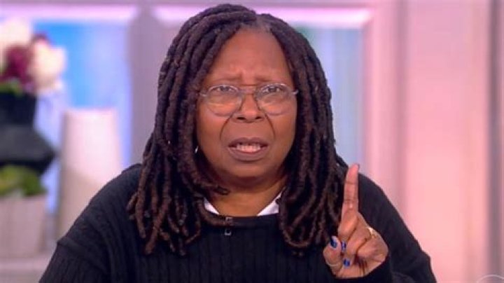 
Amy Robach Is ‘Trying to Keep a Straight Face’ on Reactivated Instagram as T.J. Holmes Kissing Pics Surface 