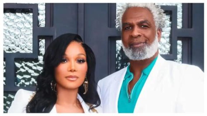 Angela Reed Oakley - Trivia, Family, Bio