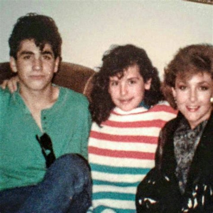 Angélica Vale - Age, Family, Bio