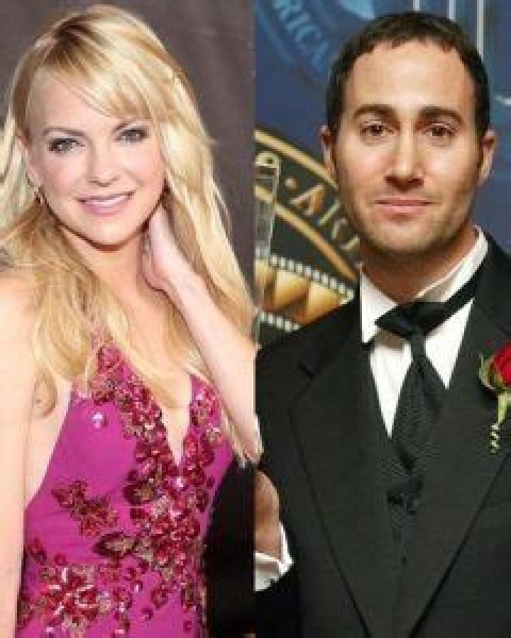 Anna Faris engaged to Michael Barrett! Anna’s engagement, ex-husband, son, net worth