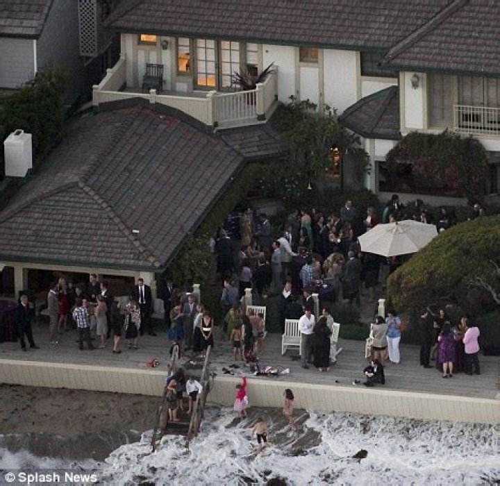 	Anna Paquin & Stephen Moyer got married in Malibu on Saturday	