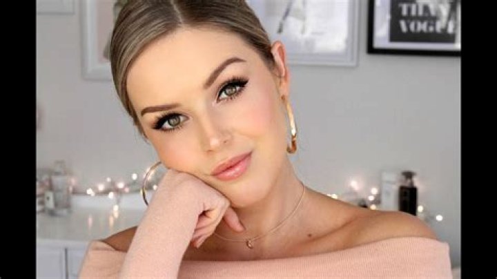 Annalee Belle - Age, Family, Bio