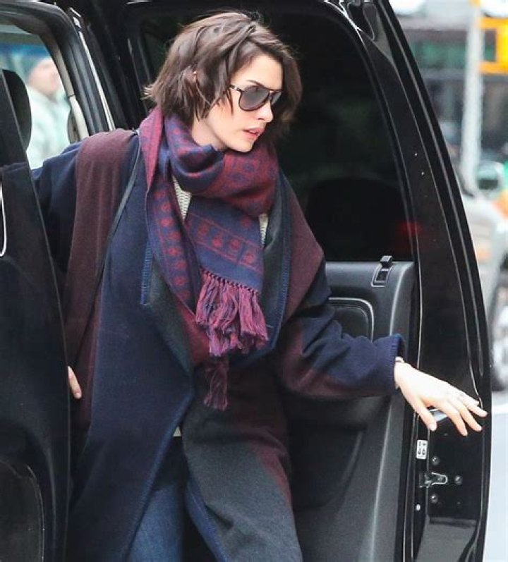 Anne Hathaway is ‘fascinated’ by her doppelganger, Amal Alamuddin-Clooney