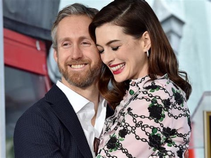 Anne Hathaway’s boyfriend squeaks away from being charged for bad check