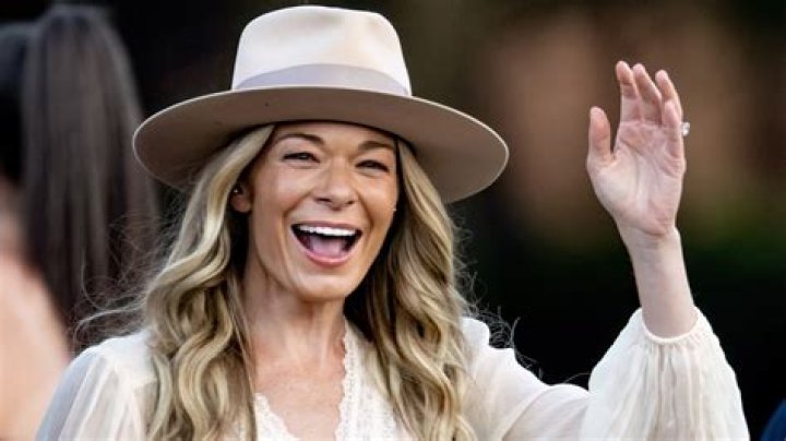 Are LeAnn Rimes’ new bangs awful or sweet?