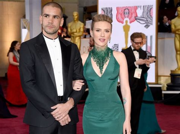 Are Scarlett Johansson and Ryan Reynolds engaged?