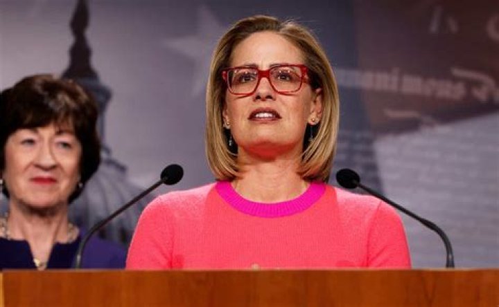
Arizona Sen. Kyrsten Sinema Leaves Democratic Party to Become Independent: ‘Right for the Country’ 