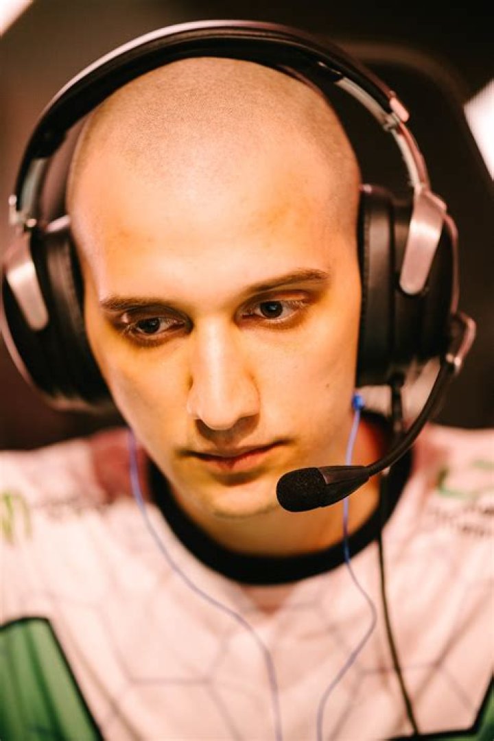 
Artour Babaev – Arteezy Height, Weight, Net Worth, Age, Birthday, Wikipedia, Who, Instagram, Biography 