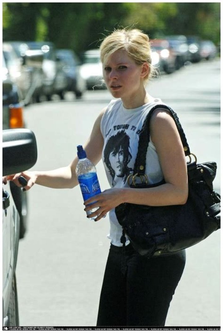 Avril Lavigne to Marry Deryck Whibley this summer