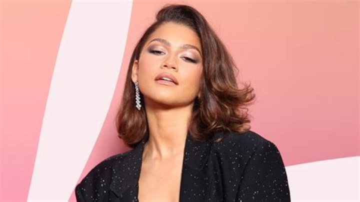 Azealia Banks Got Engaged To Ryder Ripps; The Rapper Showed Off Her Ring To Her Fans!