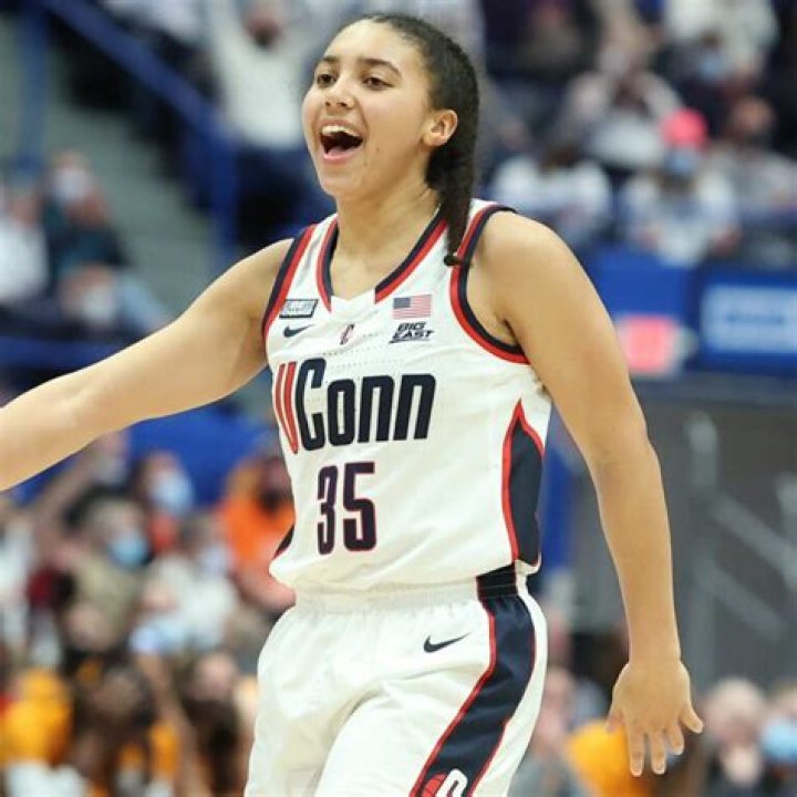 Azzi Fudd’s Parents Were College Basketball Players And Got Married On A Baskteball Court