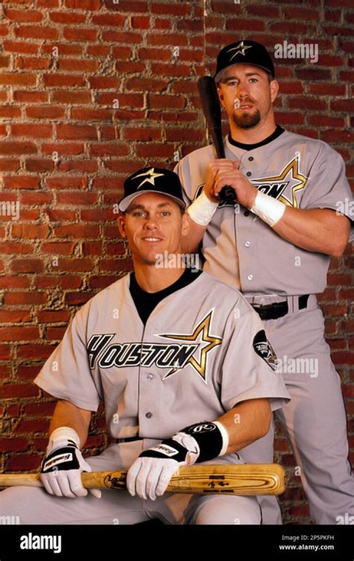 Baseball Player Jeff Bagwell career with the Houston Astros has made it to the Hall of fame and his Heartfelf Speech was the Highlight of Night! Check out Here!!