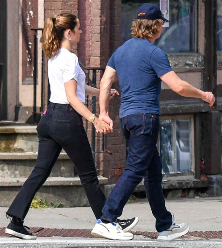 Ben Affleck sources confirm he’s dating Ana de Armas, they made out at the airport