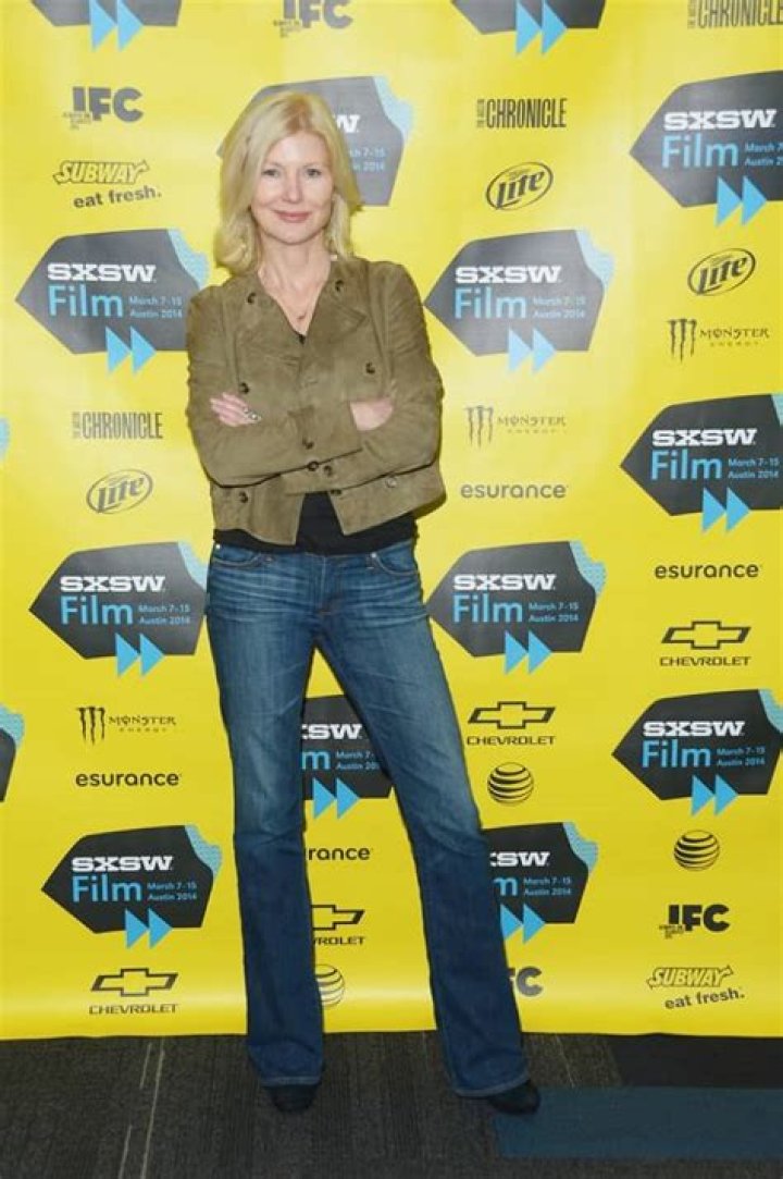 Beth Broderick Height - CelebsHeight.org