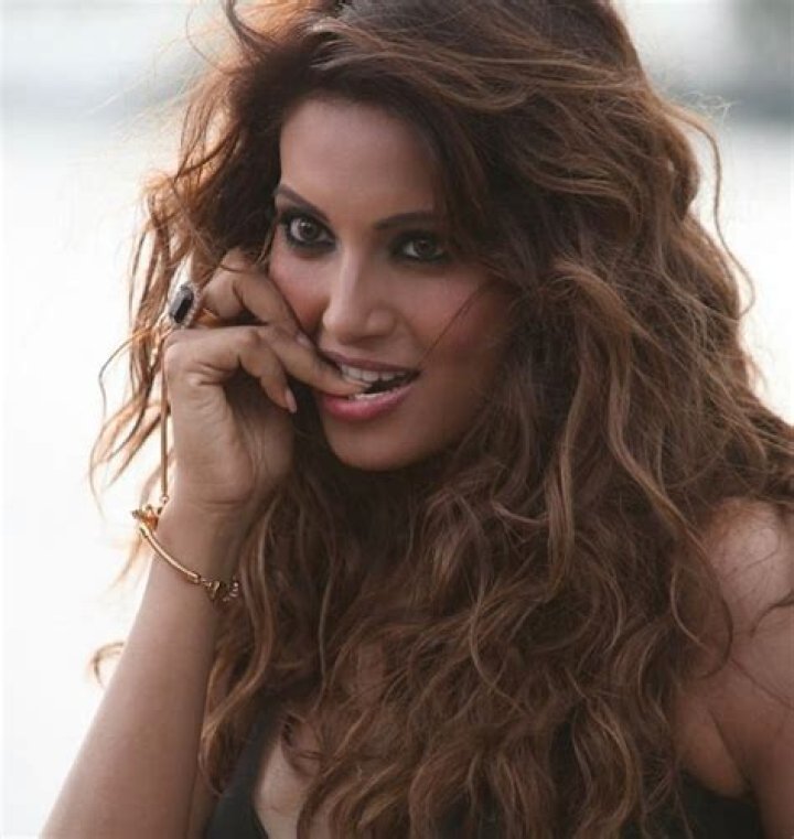 Bipasha Basu Bio (Wiki) 