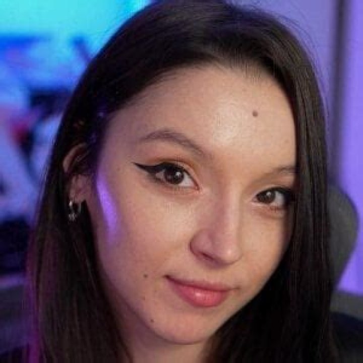 Bisscute - Trivia, Family, Bio