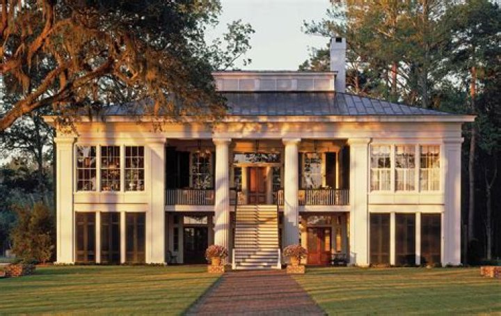 bitchy | Ben Affleck is holed up at his plantation-style house on Hampton Island, Georgia as Jennifer Garner reportedly refuses to speak to him about anything other than their children