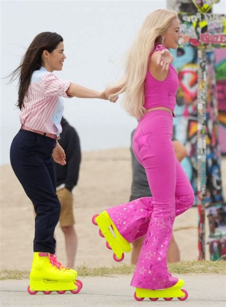 bitchy | Margot Robbie and Ryan Gosling Rollerblade in Neon at Venice Beach While Filming Barbie Movie