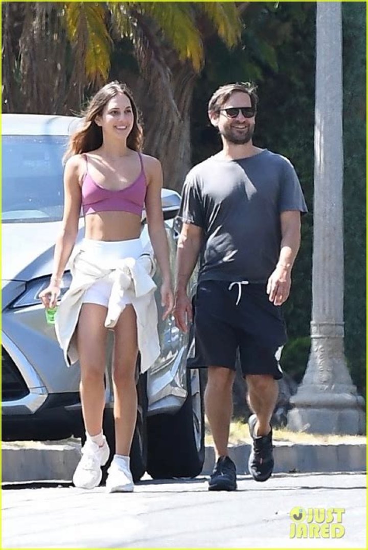 bitchy | Tobey Maguire and Tatiana Dieteman get in a Afternoon Walk