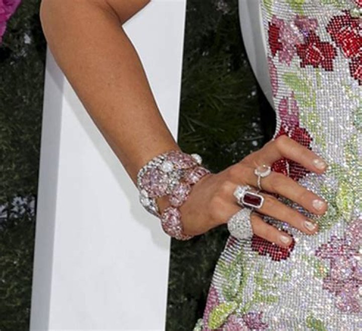 	Blake Lively wears Chanel, shows off huge pink diamond: tacky or beautiful?	