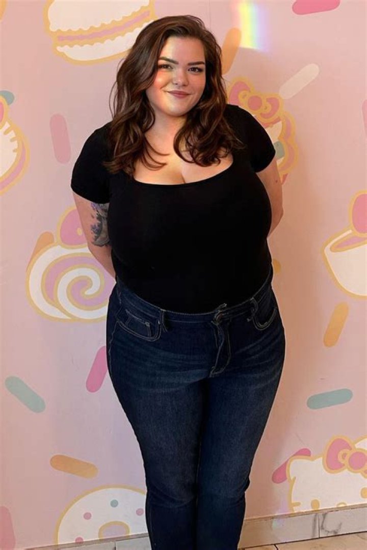 
Bonnie Chapman Height, Weight, Net Worth, Age, Birthday, Wikipedia, Who, Nationality, Biography 