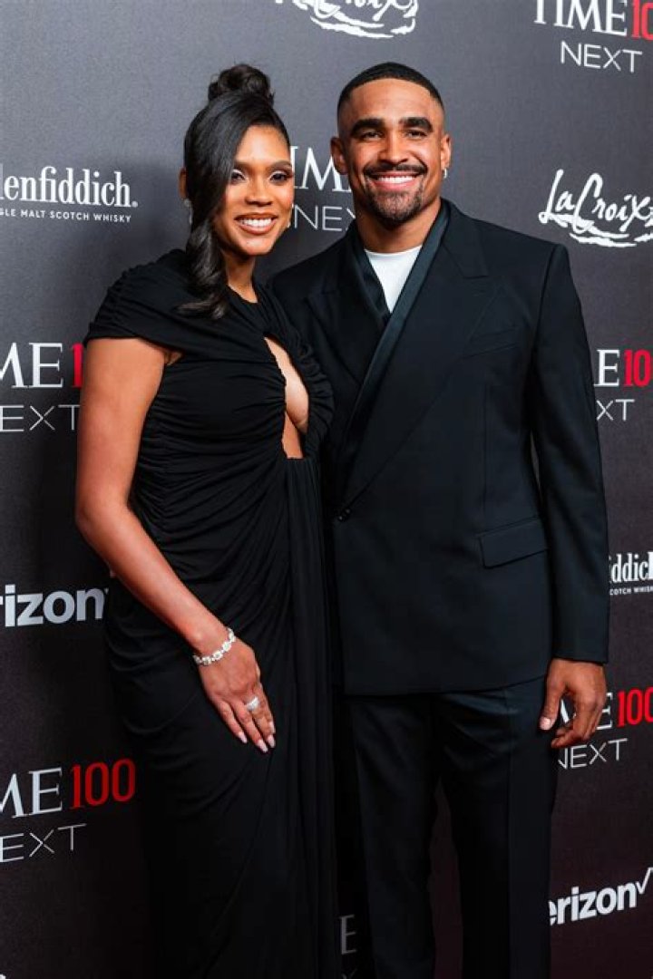 Brandi Burrows - Age, Family, Bio