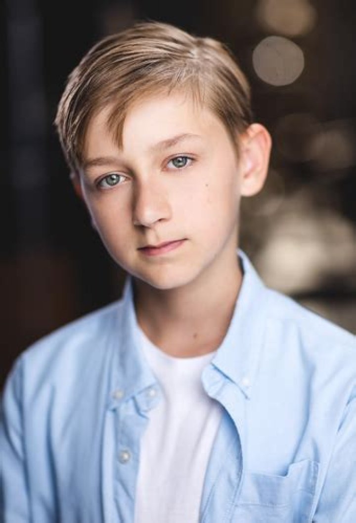 Cameron Nicoll Bio (Wiki) 