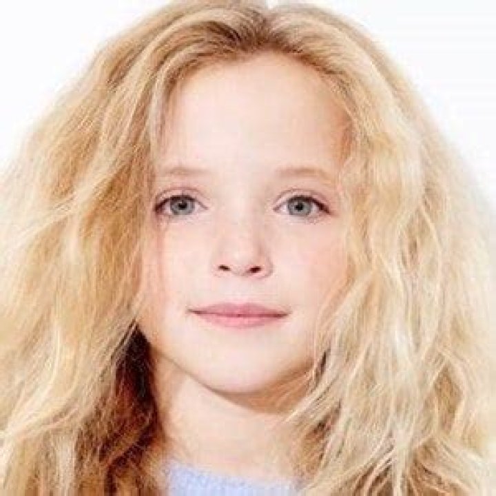 Cameron Seely - Age, Family, Bio