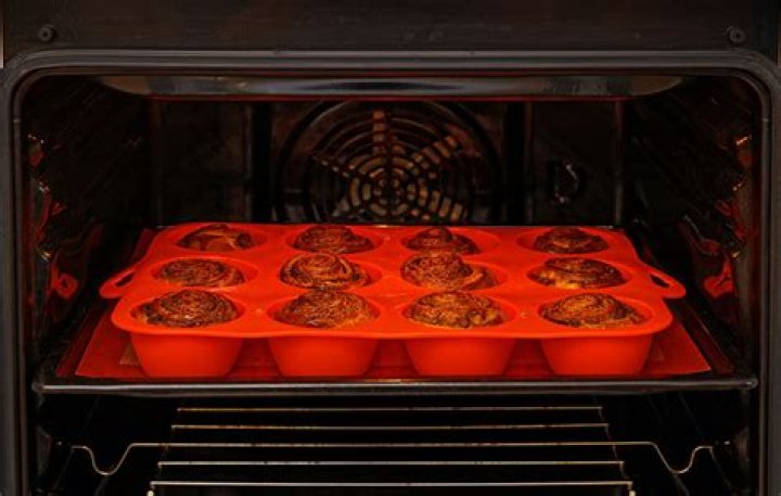 Can silicone molds be used in convection oven?