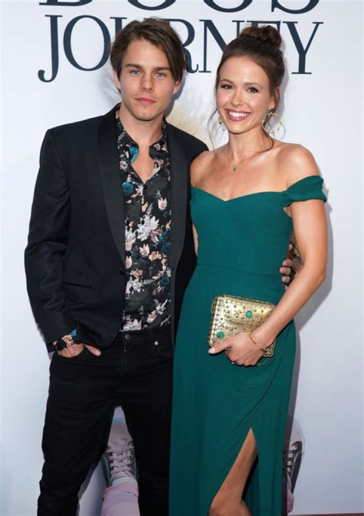 Canadian Actress Jocelyn Hudon Head Over Heels In Love With Jake Manley