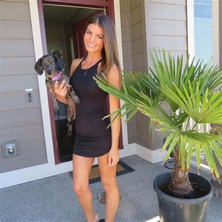 Carlie Jo Howell Bio (Wiki) 